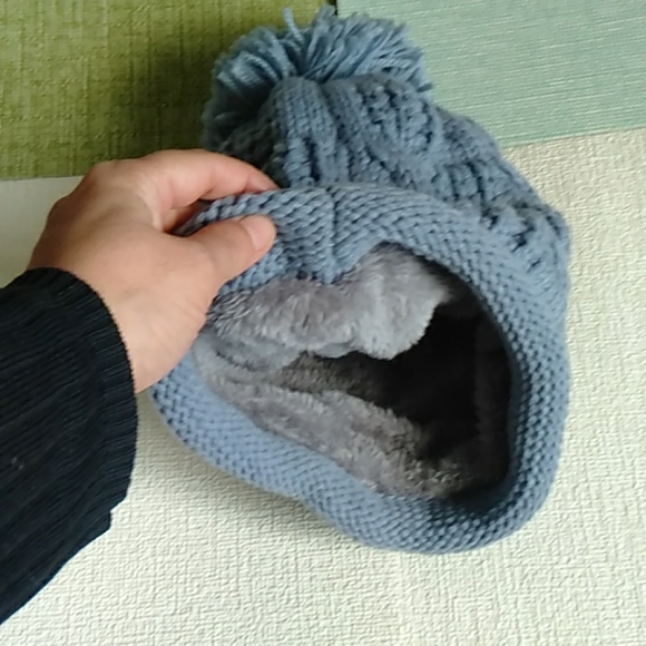 NWOT Winter hat very warm - Picture 4 of 4